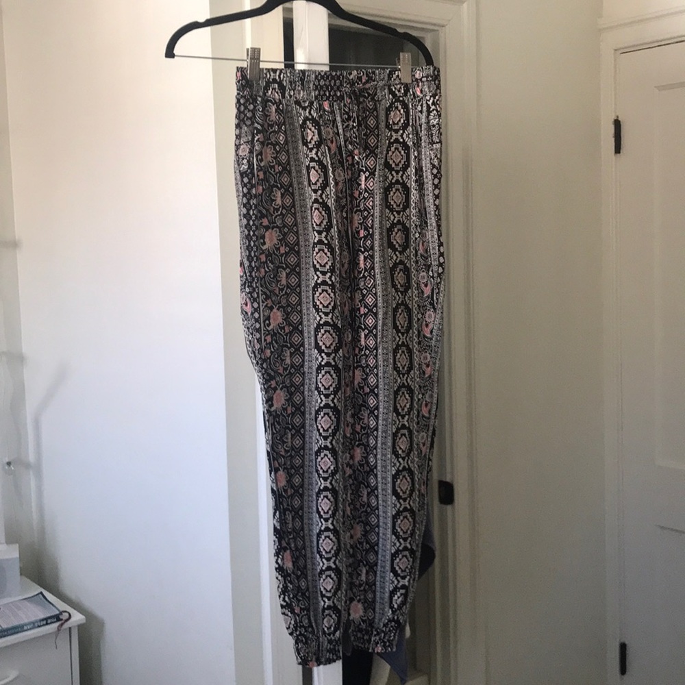 Loose-fitted drawstring pants